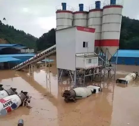 大雨過后,就知道混凝土攪拌站選址有多么重要了